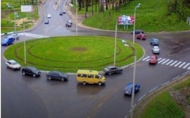 В Украине вступили в силу важные изменения в правила дорожного движения