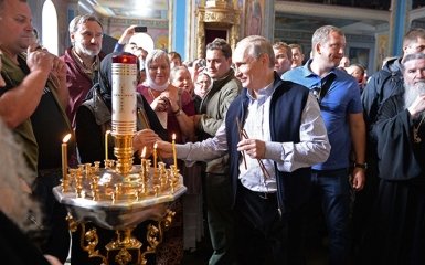 Молитва Путина: главу Кремля в России обвинили в плохом вкусе