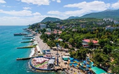 Стріт-арт: в мережі показали, у що окупанти перетворили кримський Бахчисарай