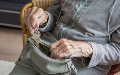 Кабмин назвал сроки возможного повышения минимальной пенсии до 3500 гривен