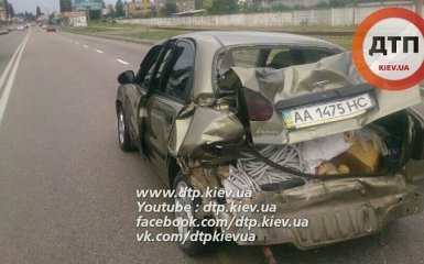 Под Киевом пьяная женщина устроила ДТП и попыталась скрыться: опубликованы фото и видео