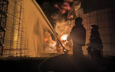 Near Voronezh, Russia still cannot extinguish fire at oil depot after drone attack