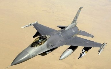 Сенатори США тиснуть на Пентагон щодо постачання F-16 в Україну