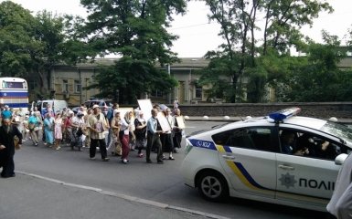 В полиции назвали число участников крестного хода, которые прибыли в Киев: новые фото и видео