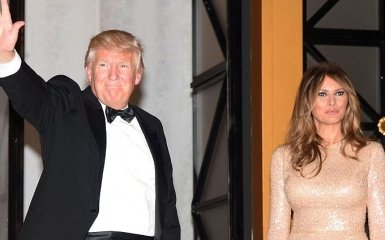 Меланія Трамп вразила червоним платтям від Givenchy: з'явилися фото і відео