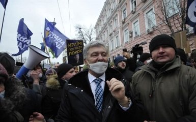 Суд переніс засідання про запобіжний захід Порошенку