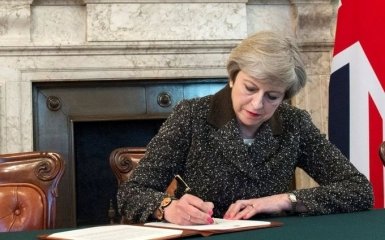 Британец получил письмо от Терезы Мэй с нецензурной бранью