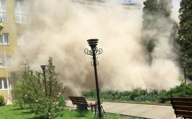 Обвал будівлі коледжу в Коломиї: з'явилося відео