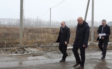 Две беды: в России построили дорогу со столбом посередине, появились фото
