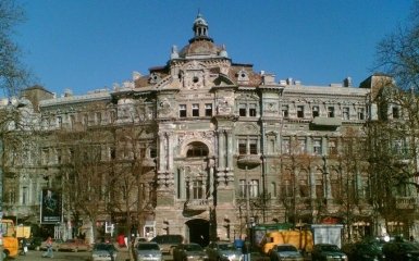 Заради мистецтва: оголений чоловік станцював для захисту пам'ятки архітектури в Одесі