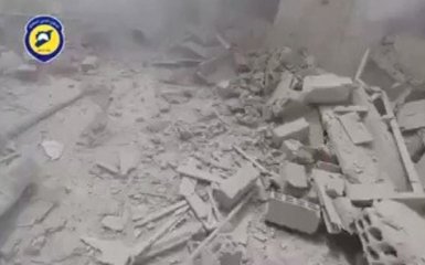 Авиация Асада атаковала жилые районы в сирийском городе вакуумными бомбами: появилось видео