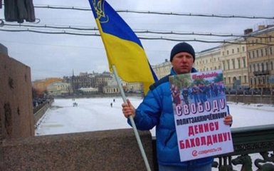 У Санкт-Петербурзі побили активіста з українським прапором: з'явилися фото і відео