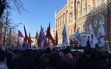 На митинги в Киеве организованно гнали массовку: появилось новое видео