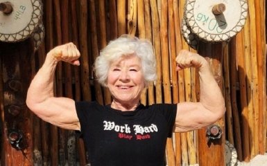 Женщина в 73 года стала фитнес-моделью — впечатляющие фото