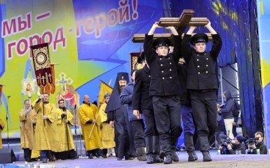 Российский город устроил праздник в "украинских цветах": в сети смеются над фото
