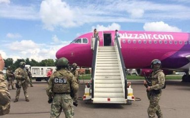 У Києві поліція моментально вирахувала "мінерів" літака: з'явилися фото