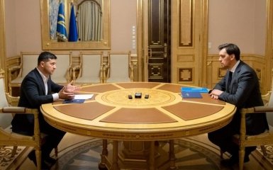 Уволить и снизить зарплаты: Зеленский дал еще один шанс Гончаруку на жестких условиях