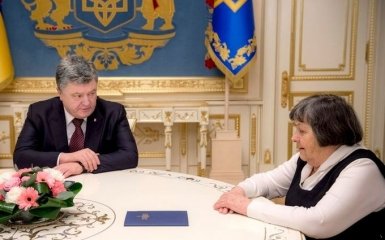 При зустрічі з матір'ю Савченко Порошенко пообіцяв зробити все можливе для звільнення Надії