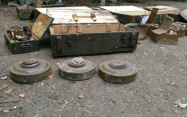 На Донбассе боевики подорвались на собственных минах, тяжело ранен кадровый офицер из России - разведка