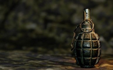 На звільненому Донбасі підірвали гранату біля магазину, є постраждалі