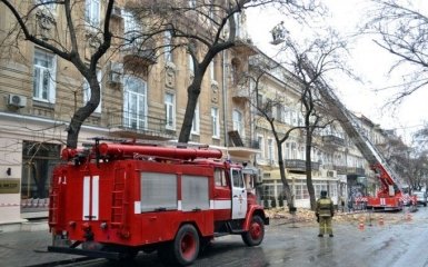 В центре Одессы обрушилась часть жилого дома: появились фото и видео
