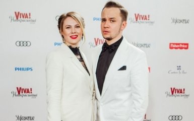 Известный телеведущий впервые появился на публике со своей женой