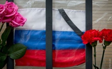 История с цветами у консульства РФ в Одессе: россияне кипят возмущением