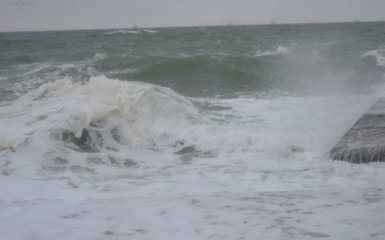 В Одессе разбушевался шторм: опубликованы впечатляющие фото