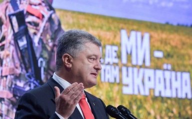 Порошенко пояснив, чому в Україні не ввели військовий стан через ситуацію на Донбасі