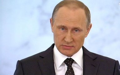 У Росії похмуро пожартували про Путіна, який спілкуватиметься з труною