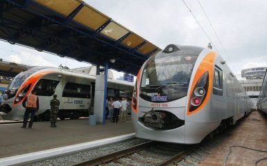 В «Укрзалізниці» розповіли, як треба подорожувати з дітьми потягом