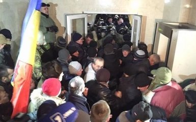 Мітингувальники займають будівлю парламенту в Кишиневі