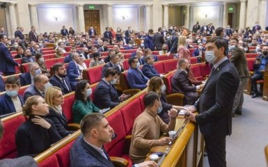 У Раді пропонують позбавити акредитації журналістів з каналів Медведчука