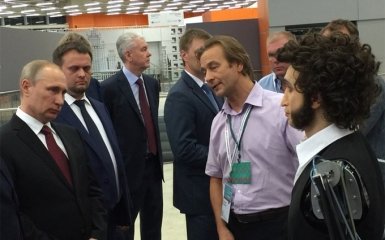 Робот-Пушкин рассказал Путину несмешную электронную шутку: появилось видео