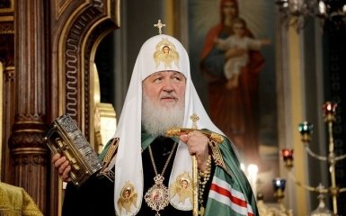 Патриарх Кирилл познакомился с "православным" роботом: фото насмешило соцсети