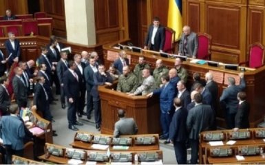 Силовики в Раде: соцсети взбудоражены инцидентом в парламенте Украины