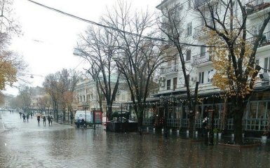 Невезучую Одессу снова затопило: в сети появились фото и видео