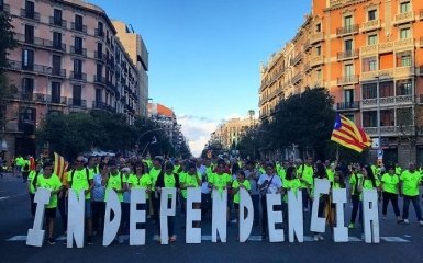 Независимость Каталонии вышло поддержать около миллиона человек: появились фото