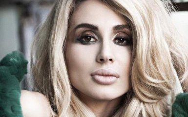 Лободу раскритиковали из-за фото в объятиях известной певицы