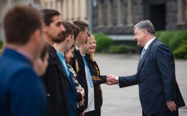 Порошенко поздравил Украину с Днем Европы: появились фото и видео