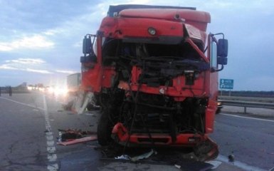 Появились фото с места страшного ДТП на Николаевщине, где погибли восемь человек