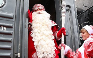В Киеве до середины месяца будет курсировать ретро-поезд Деда Мороза