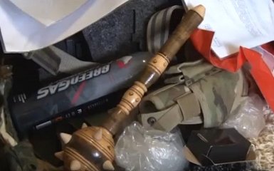 Картонные гранаты и стволы для страйкбола: появился новый разбор фейка о "диверсантах" в Крыму