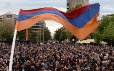Протесты в Ереване: слезоточивый газ и десятки пострадавших