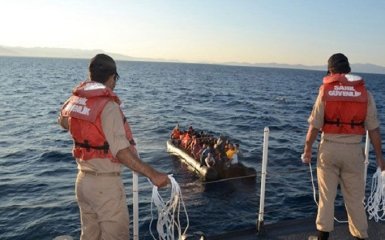 В Средиземном море за два дня спасли 6 тысяч мигрантов, которые плыли в Европу
