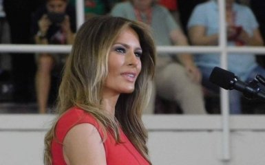 Меланья Трамп в красном платье взорвала публику выступлением о муже: появились фото и видео