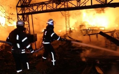 У Харкові після обстрілу армією РФ спалахнула велика пожежа