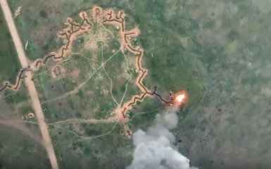 Горит БМП и разрываются снаряды: в сети показали новые видео метких ударов ВСУ по боевикам