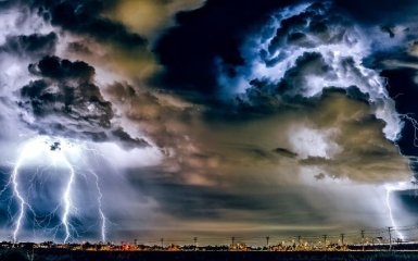 Ливень в Киеве затопил две станции метро и сорвал график наземного транспорта