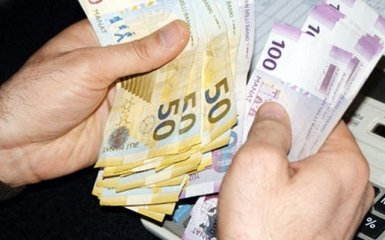В Азербайджане из-за падения национальной валюты мужчина совершил самосожжение
